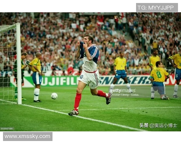 足球明星公仔齐达内的魅力与传奇故事揭秘 足球明星公仔齐达内的魅力与传奇故事揭秘