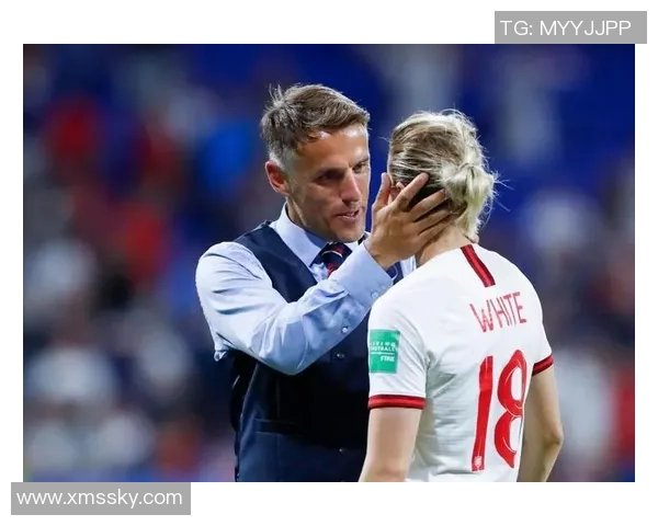 足球明星骨折后的康复之路与训练恢复技巧分享 足球明星骨折后的康复之路与训练恢复技巧分享